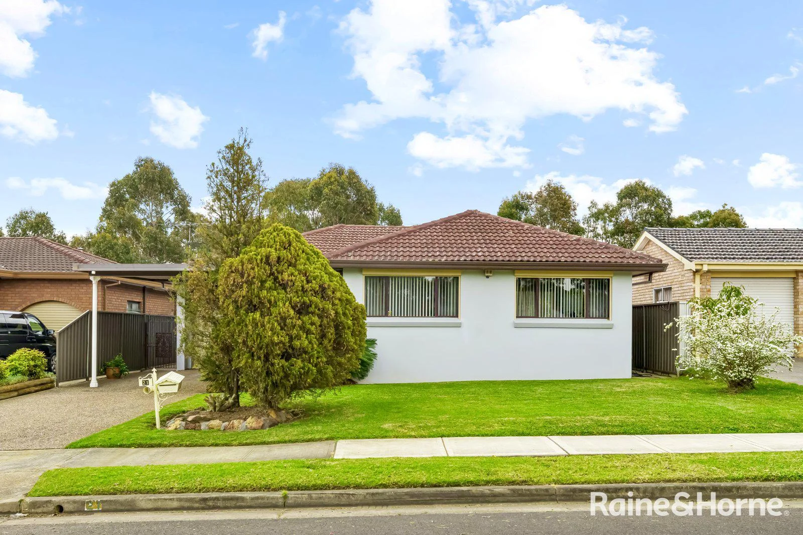 21 Buranda Crescent, St Johns Park NSW 2176