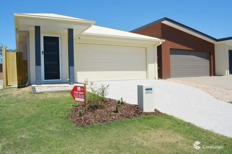 38 Parkland Circuit, Pimpama QLD 4209 photo 2