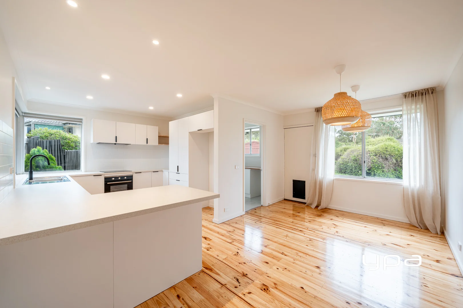 5 Hood Cres, Sunbury VIC 3429