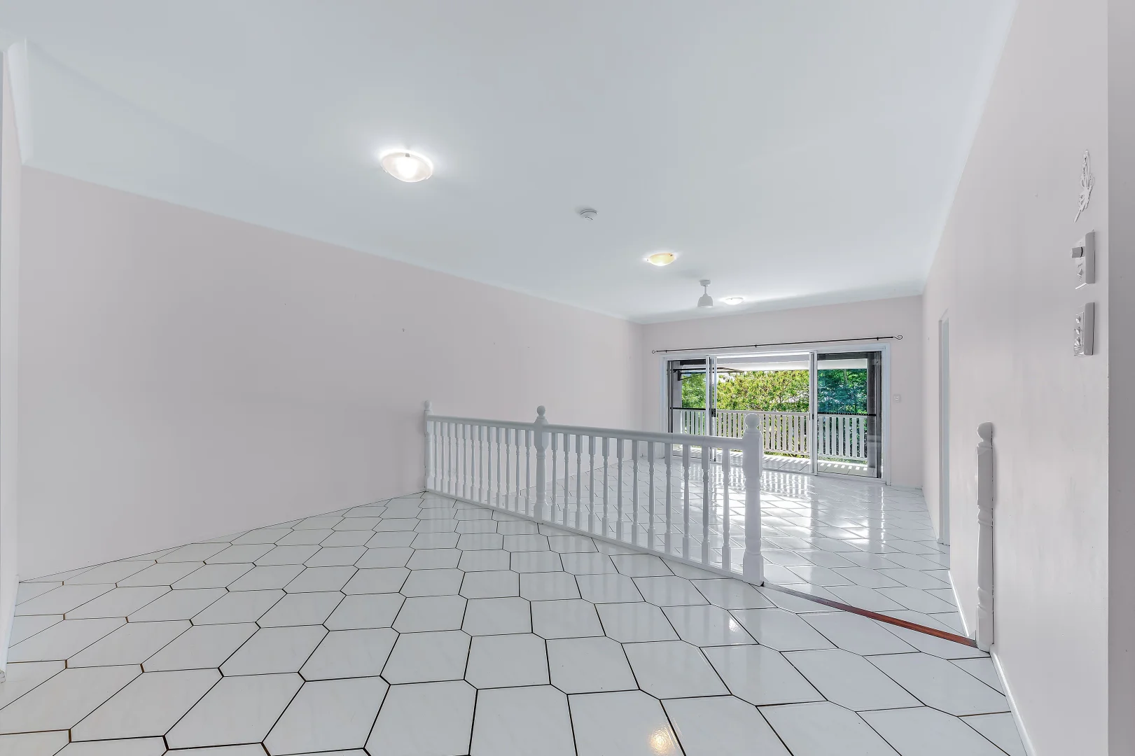 8/19 Tropic Road, Cannonvale QLD 4802 photo 3
