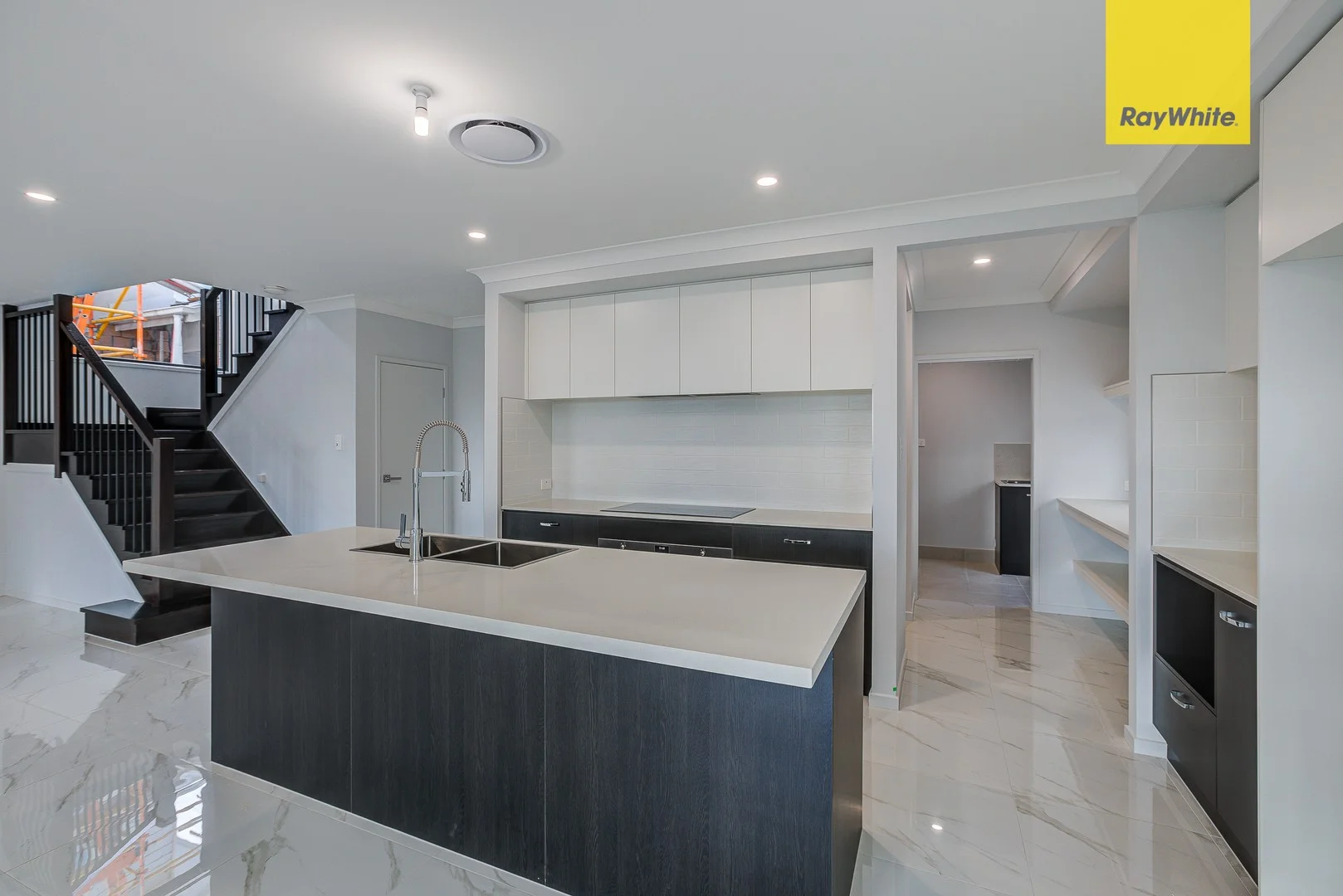 14 Prahan Crescent, Parkinson QLD 4115