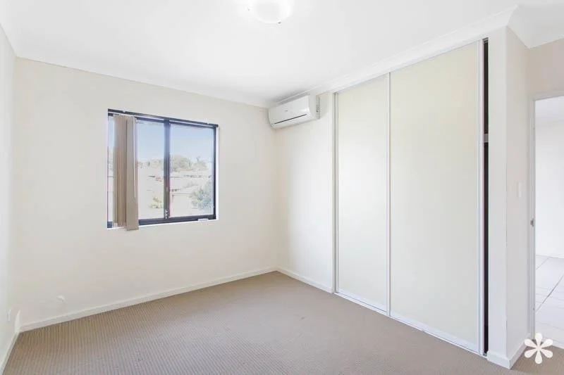 Additional image 19 of 4/5 Eastleigh Loop, Currambine WA 6028