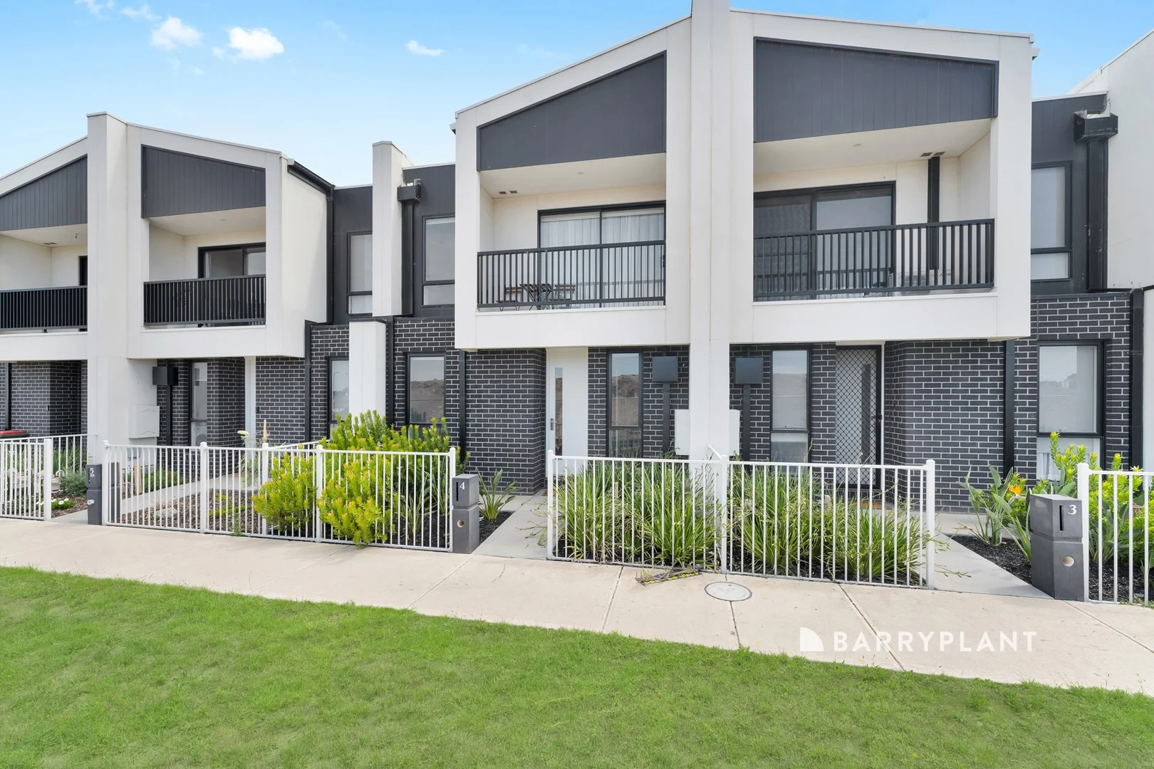 4 Eifel Walk, Clyde VIC 3978