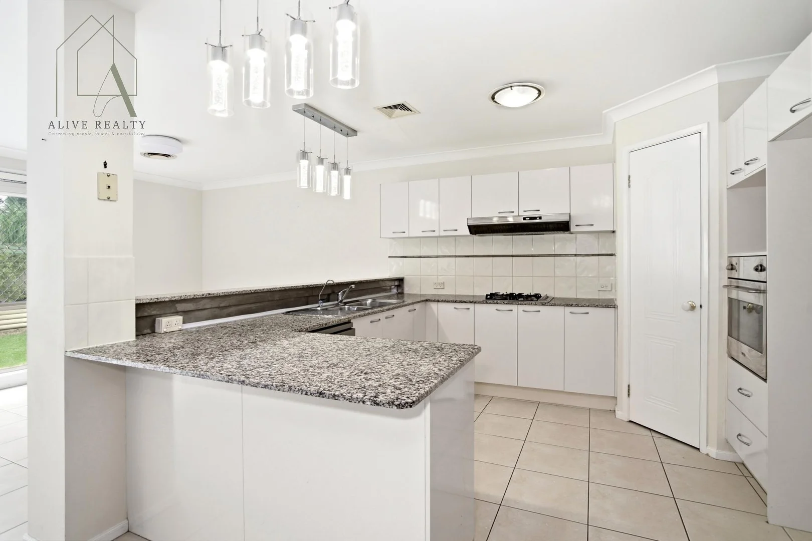 13 Chienti Place, Prestons NSW 2170 photo 4