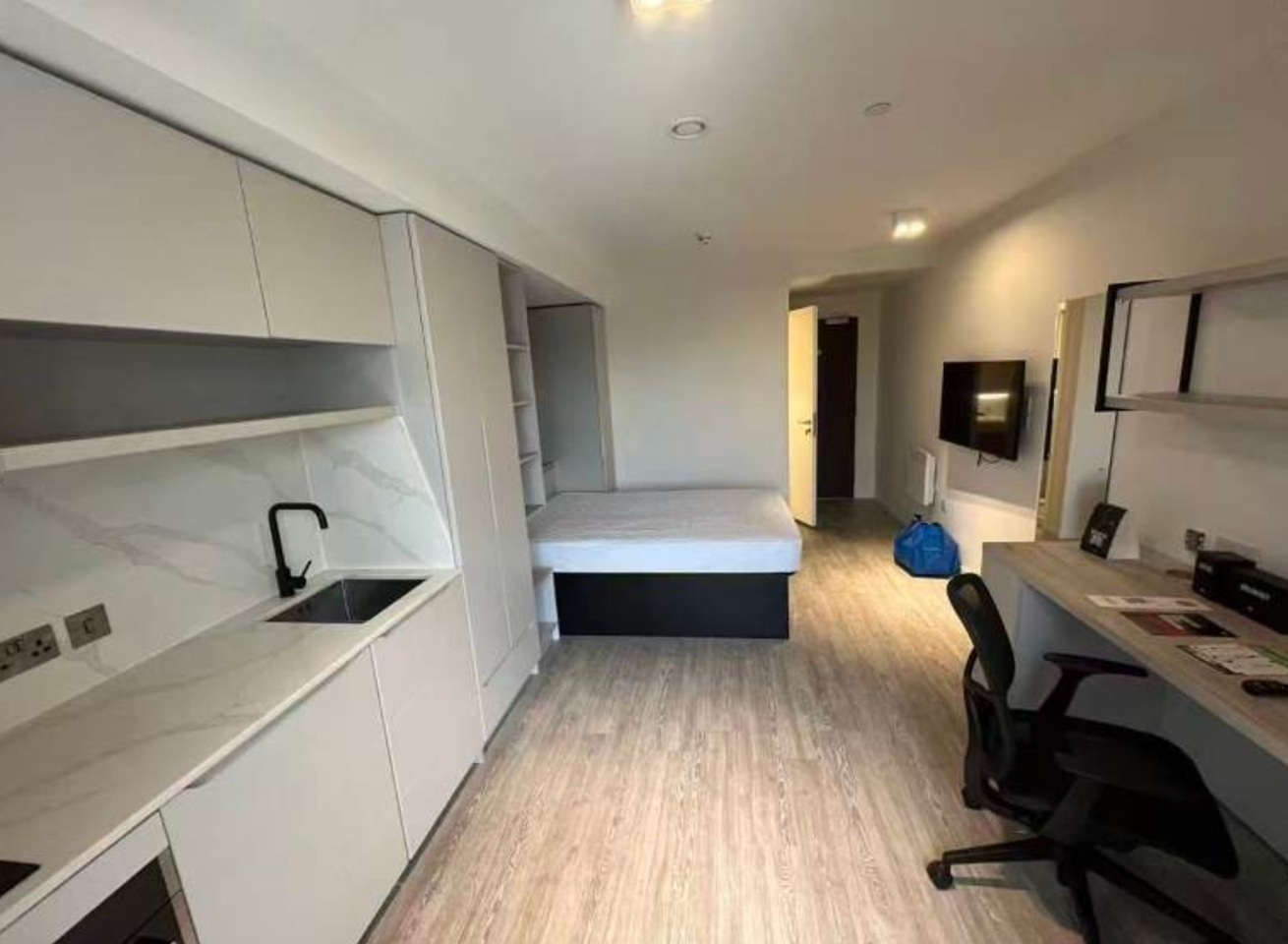 Studio Flat, Bruce St, BT2, N1 7GU photo 2