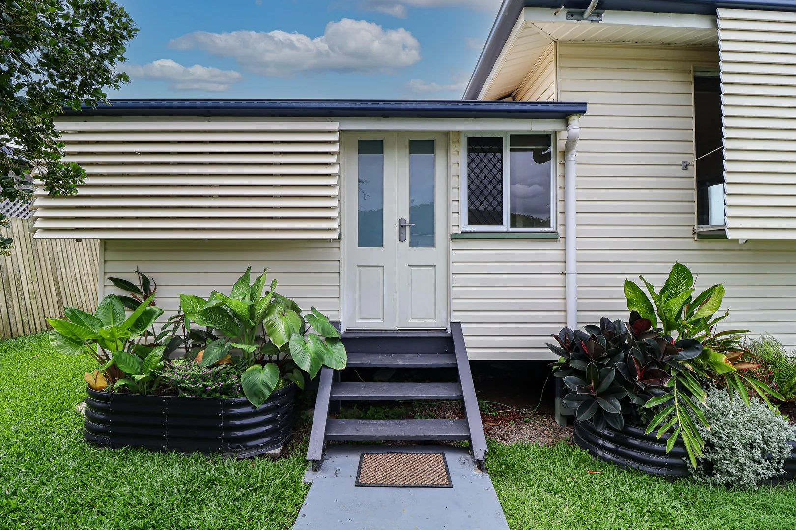 100 Off Lane, South Gladstone QLD 4680