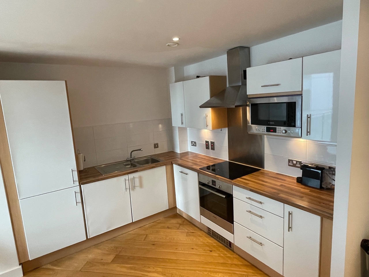 2 Bed Flat, Bute Terrace, CF10, N1 7GU photo 2