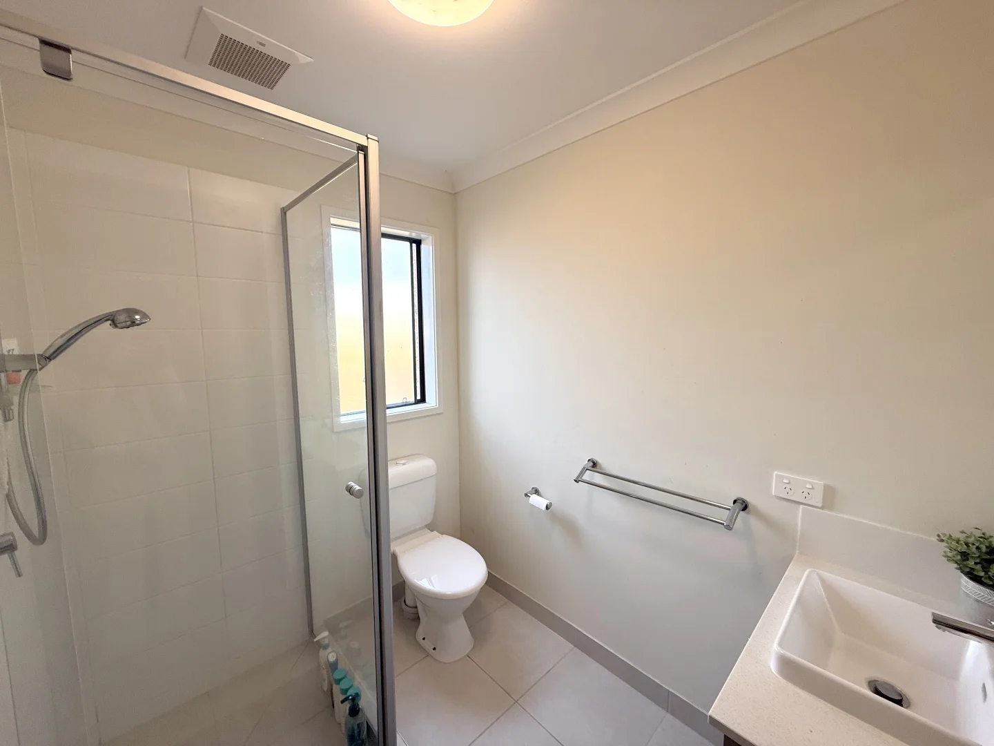 Additional image 3 of 14 Chaucer Way, Drouin VIC 3818