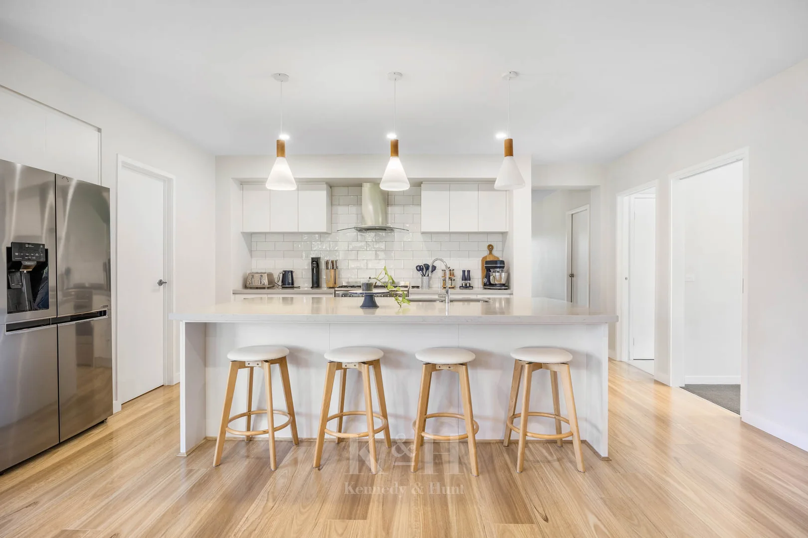 4 Arran Street, Gisborne VIC 3437 photo 2