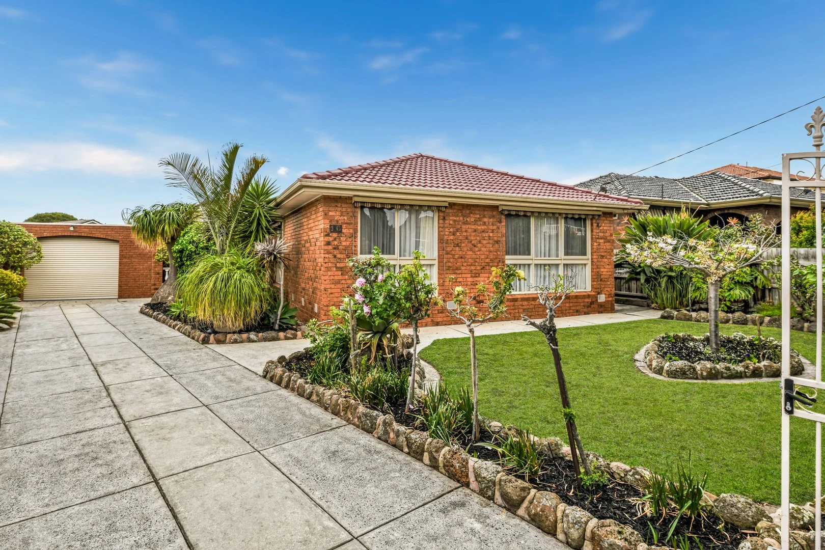 16 Glenelg Drive, Clayton South VIC 3169