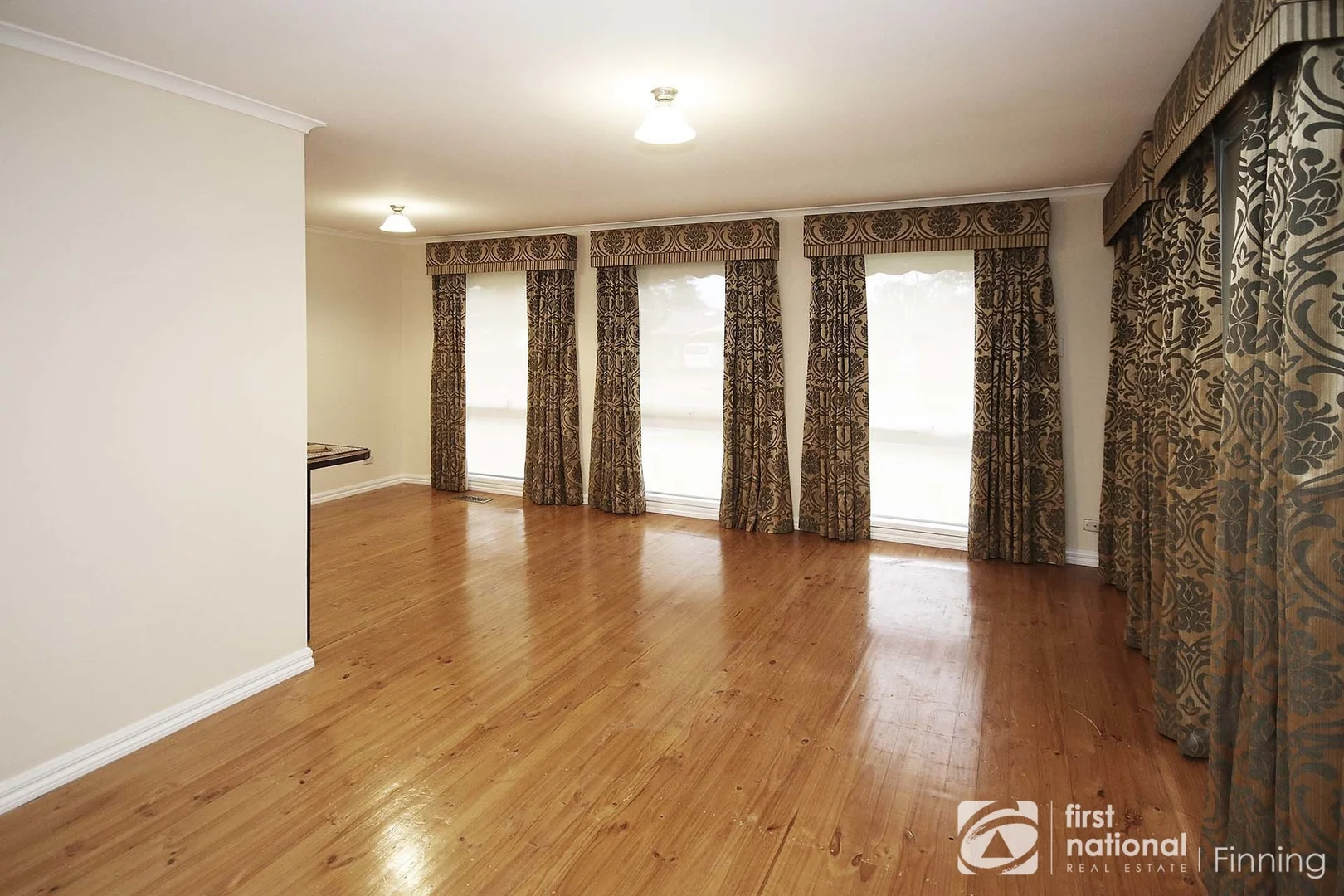 13 Millswyn, Avenue, Hampton Park VIC 3976 photo 4