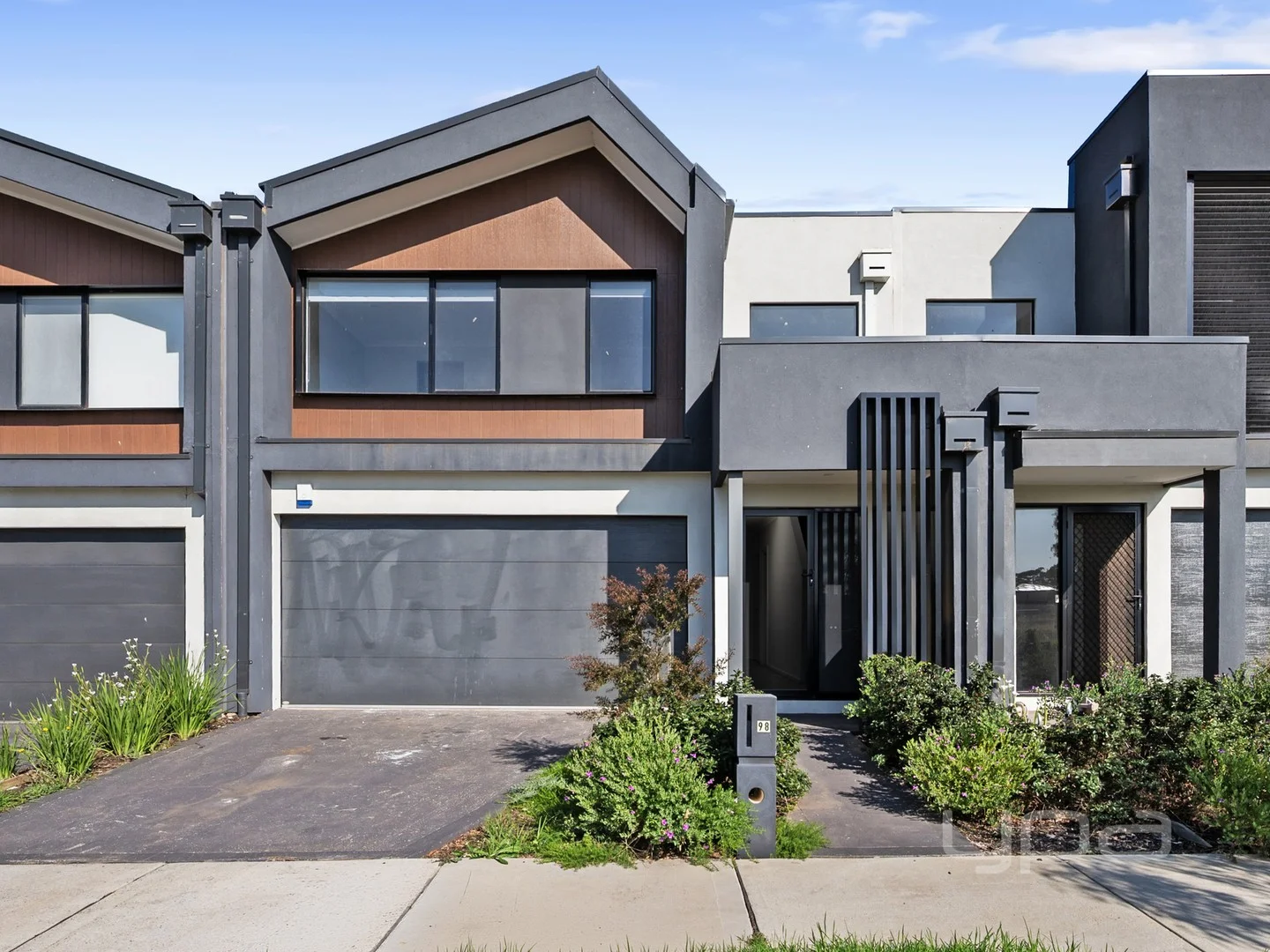 98 Verona Crescent, Fraser Rise VIC 3336