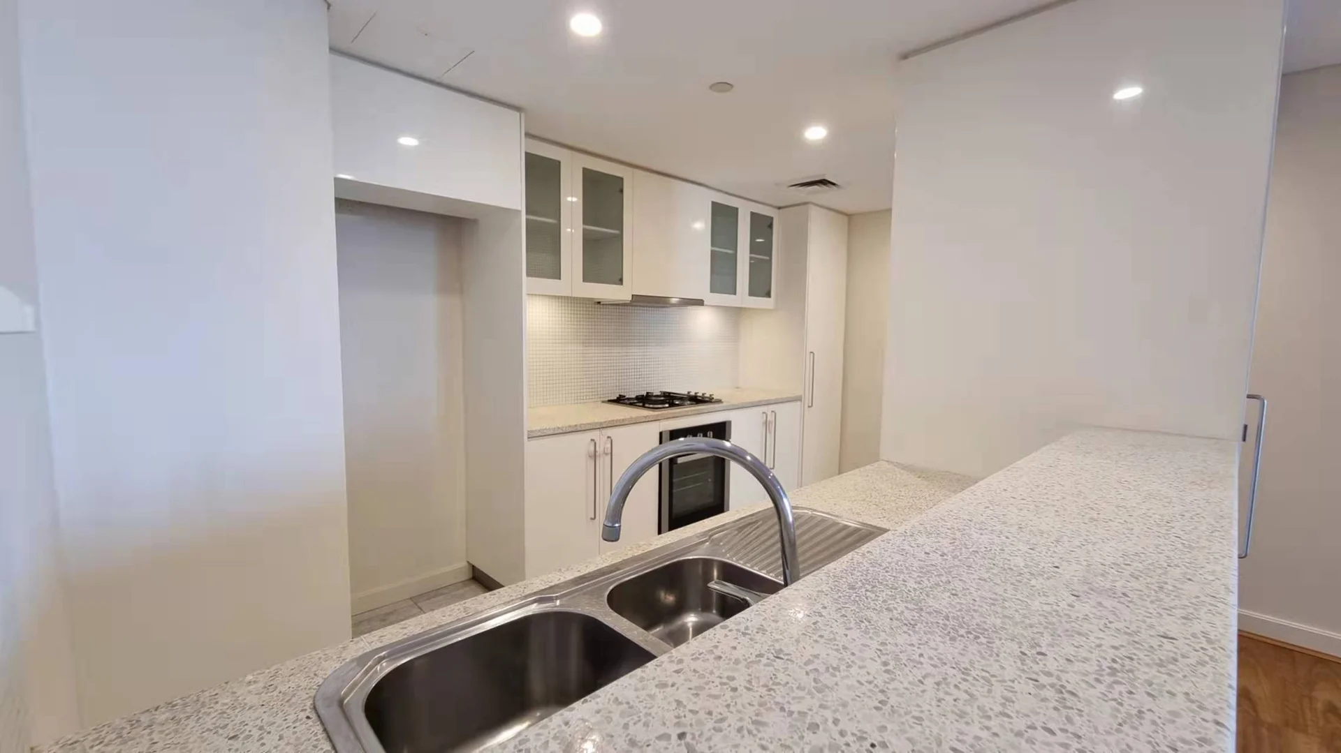 Additional image 3 of 903/2 Dind Street, Milsons Point NSW 2061