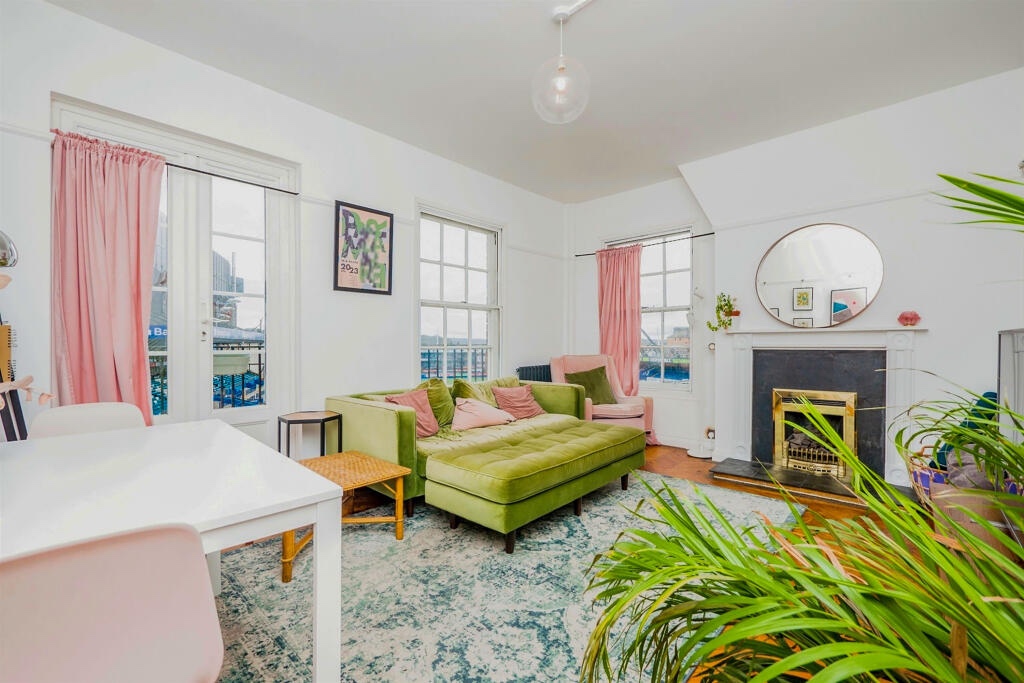 2 Bed Flat, Branksome House, CF10, N1 7GU
