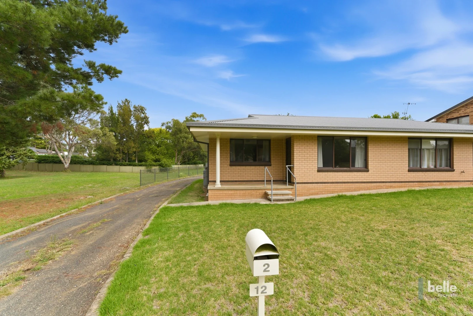 2/12 Joan Place, Armidale NSW 2350