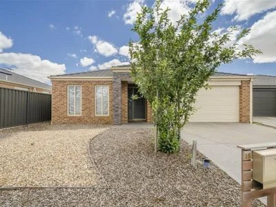 15 Romek Way, Truganina VIC 3029