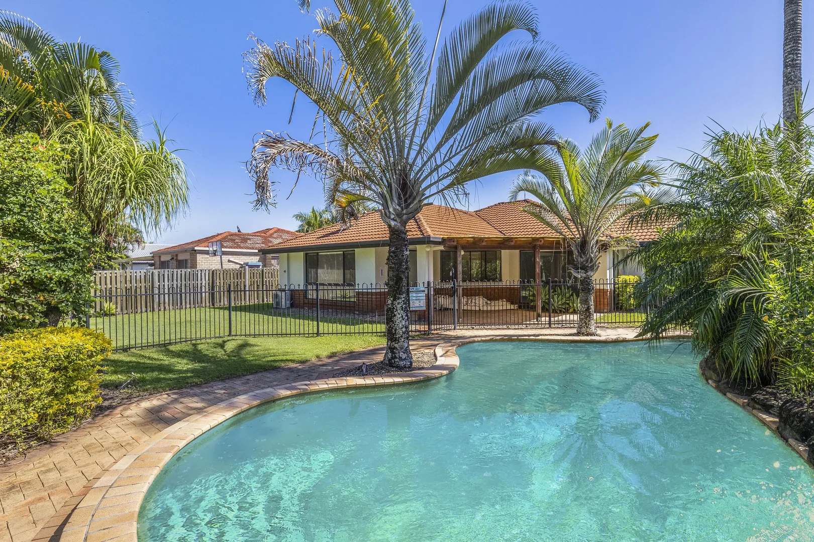 51 Lakeshore Dr, Helensvale QLD 4212