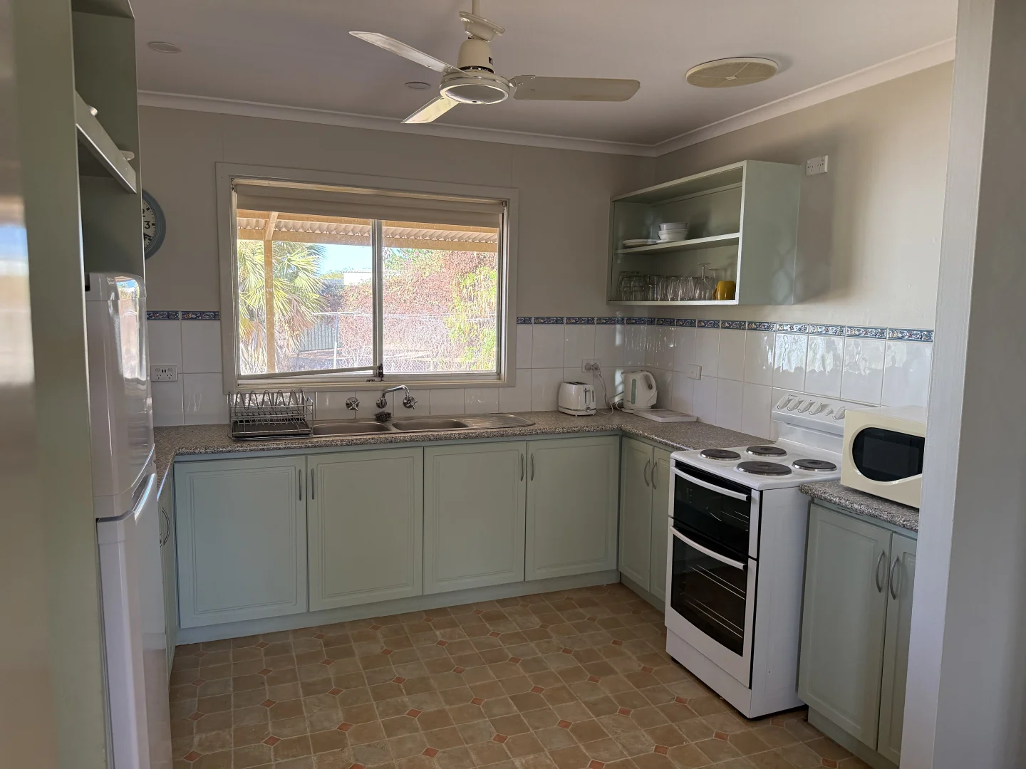 16 Paterson Place, Onslow WA 6710 photo 3