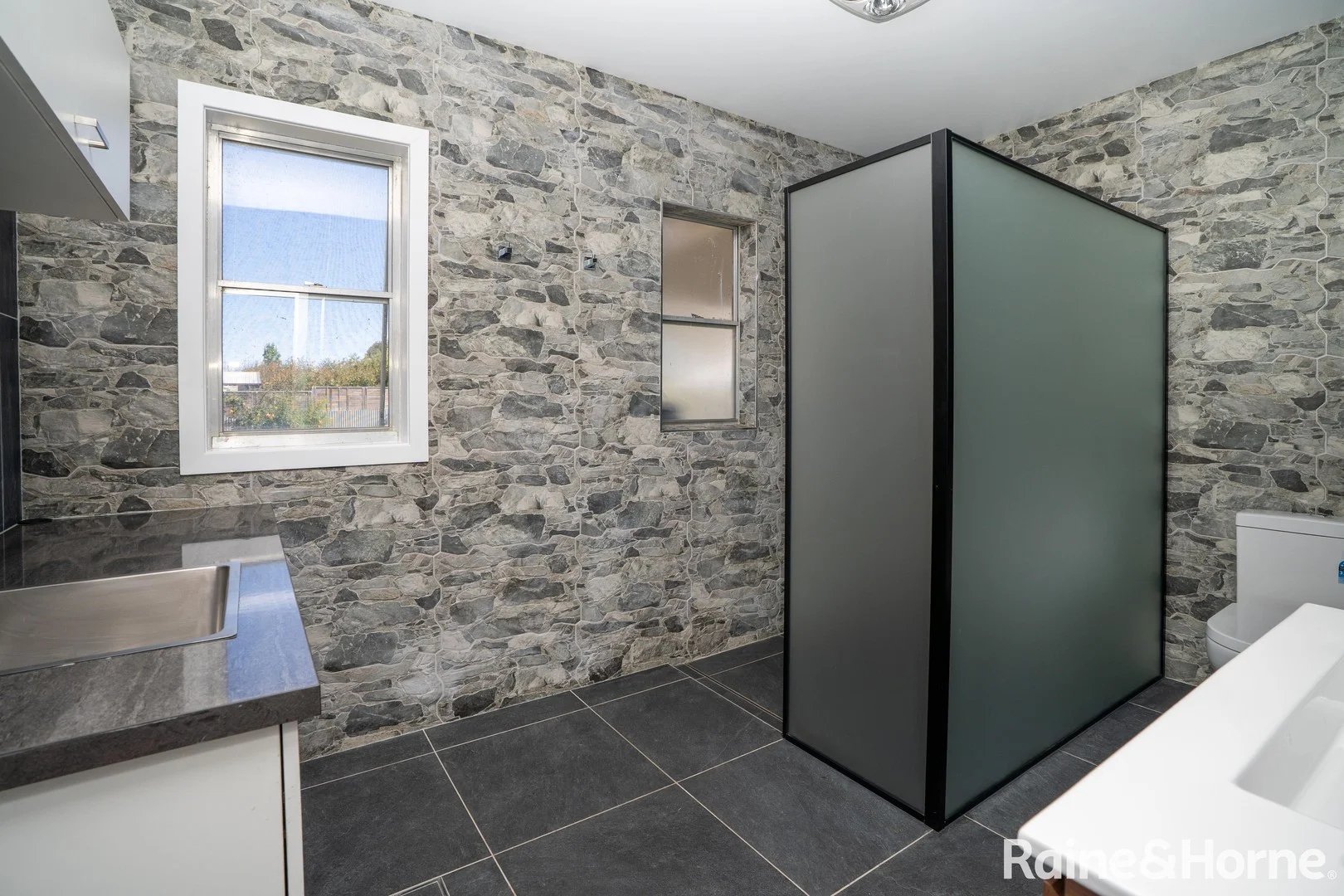 10 John Street, Kooringal NSW 2650