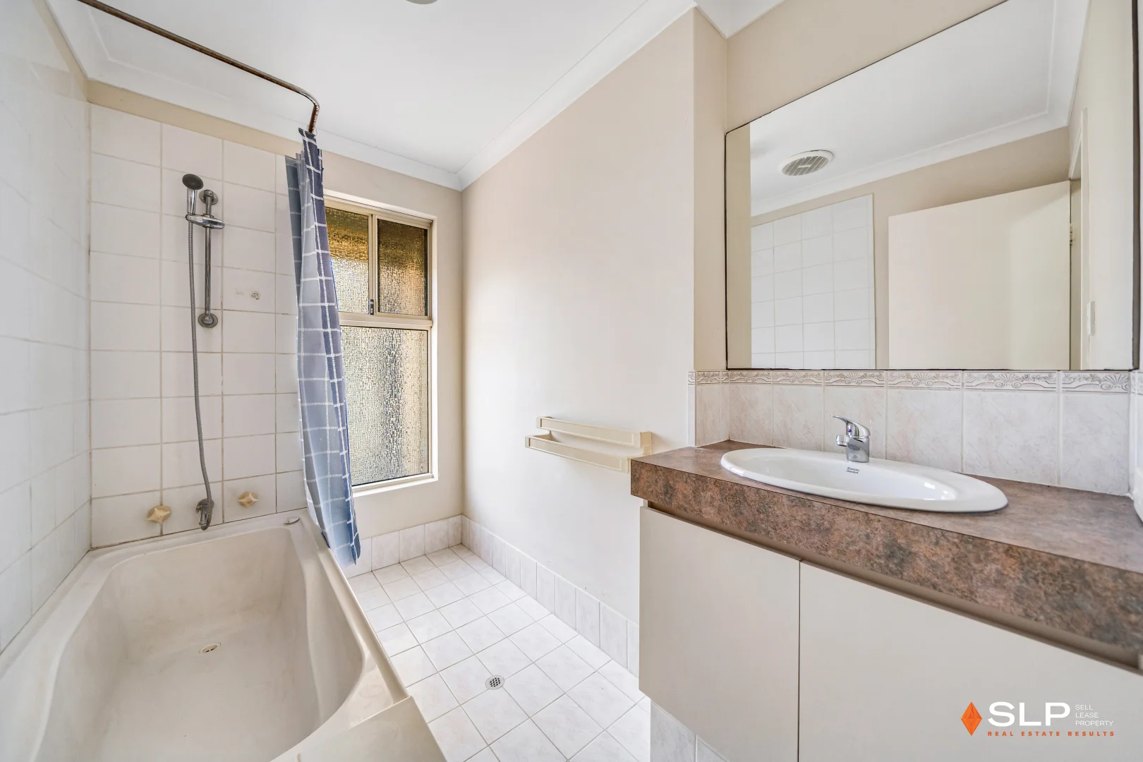 Additional image 15 of 30 Combewood Loop, Carramar WA 6031