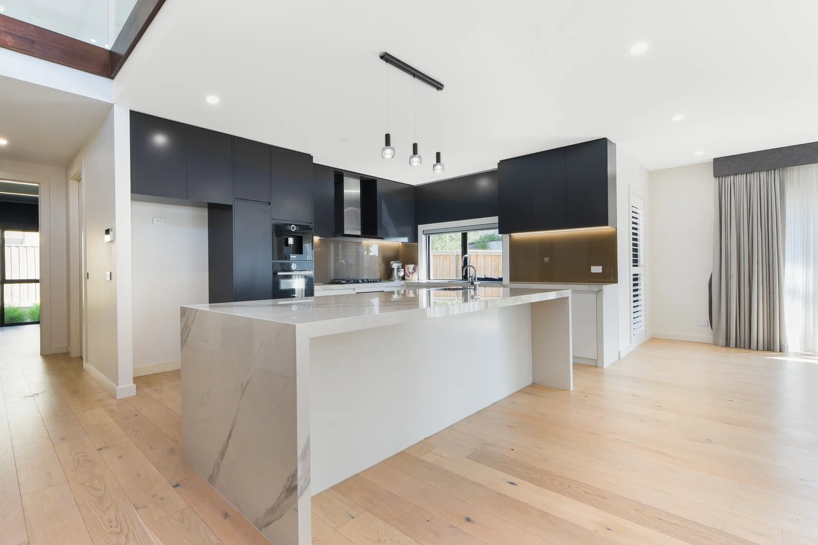 15 Waterside Crescent, Mulgrave VIC 3170