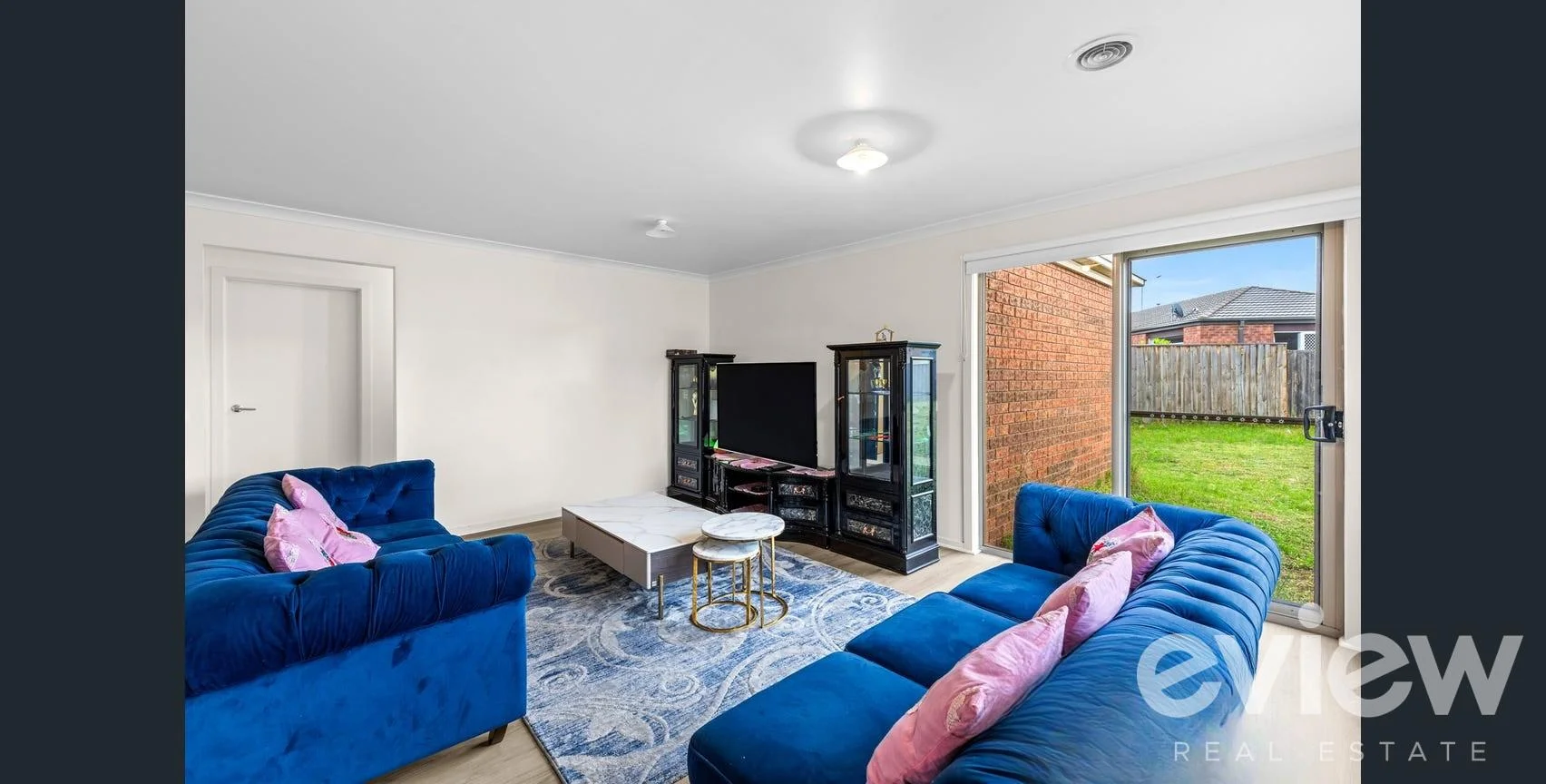42 Yellow Gum Way, Manor Lakes VIC 3024 photo 2