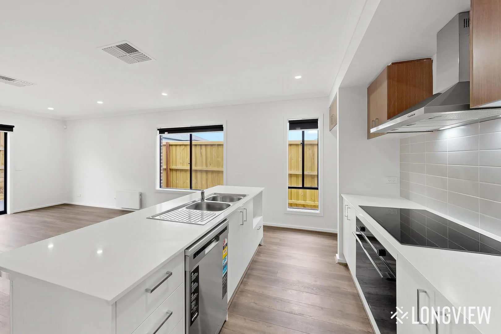 4 Eutaxia Street, Sunbury VIC 3429 photo 2