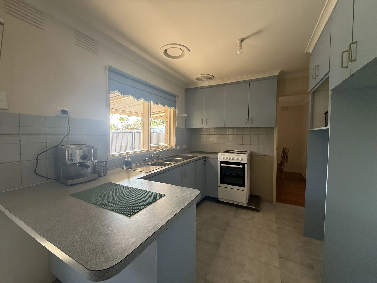 8 Garry Court, Kings Park VIC 3021 photo 3
