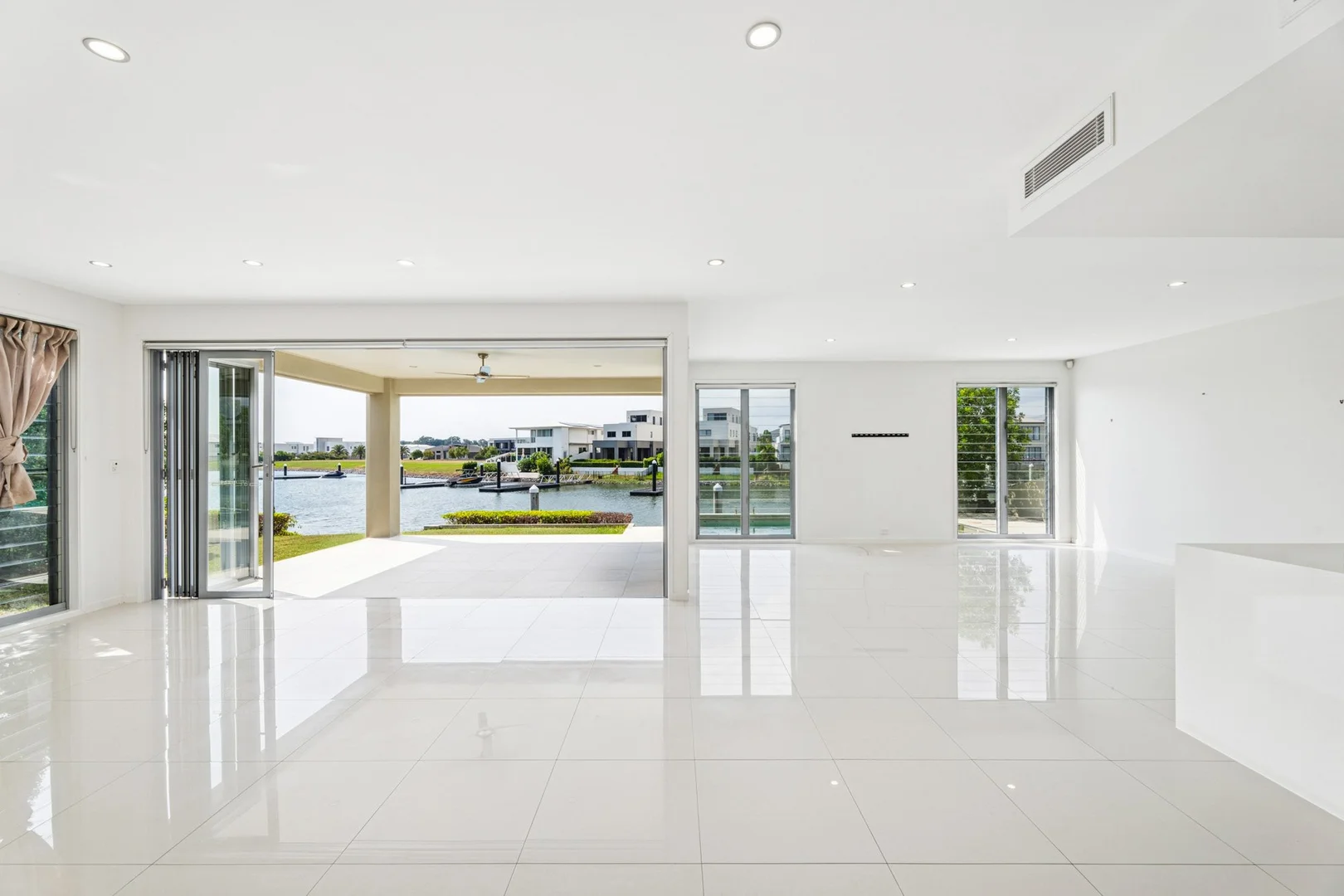Additional image 7 of 1069 Edgecliff Drive, Hope Island QLD 4212
