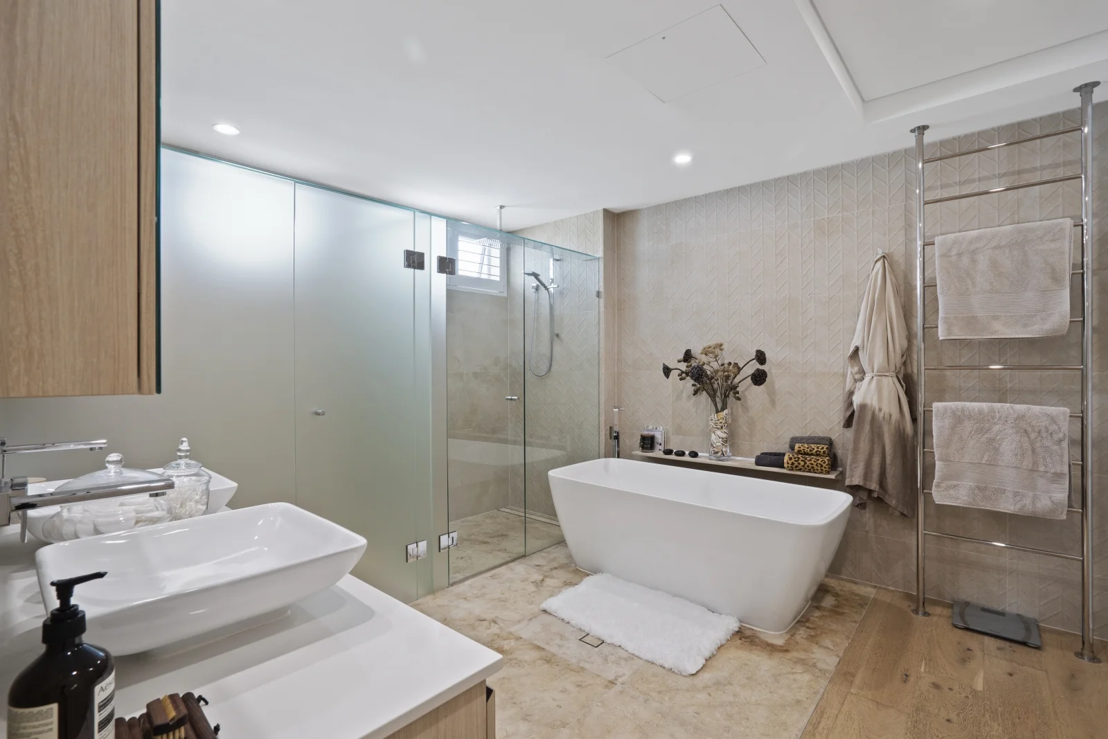 Additional image 11 of 2 Petrel Ave, Mermaid Beach QLD 4218