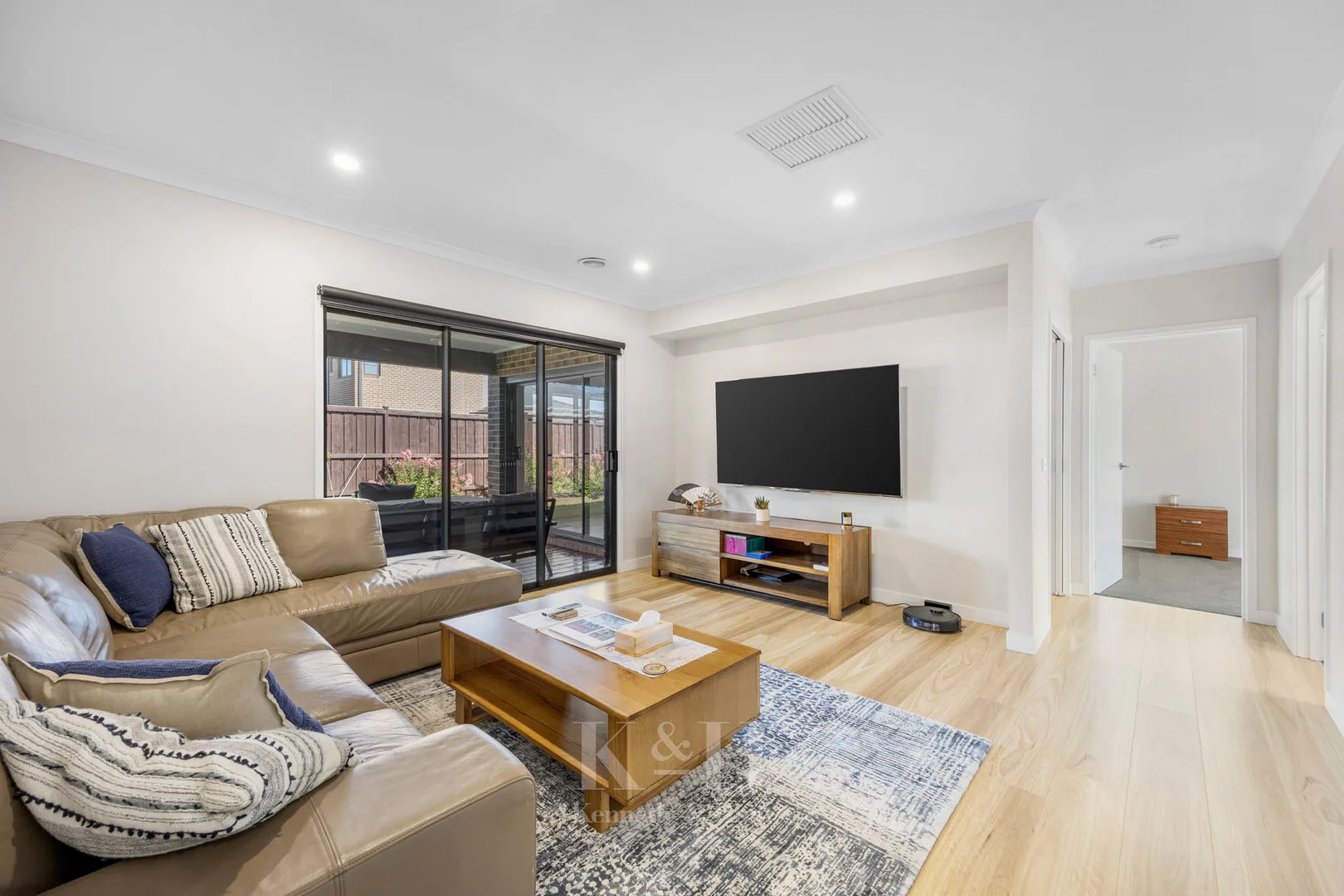 4 Arran Street, Gisborne VIC 3437 photo 5