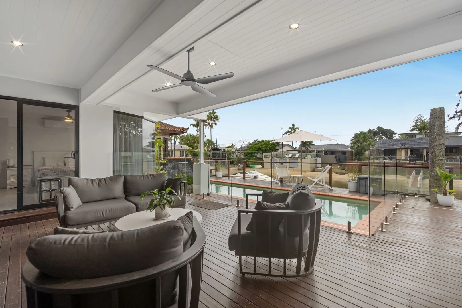 35 Poinciana Boulevard, Broadbeach Waters QLD 4218