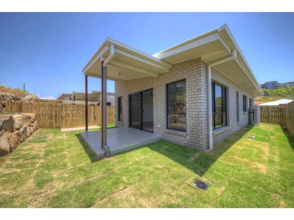 2/41 Waterview Drive, Lammermoor QLD 4703
