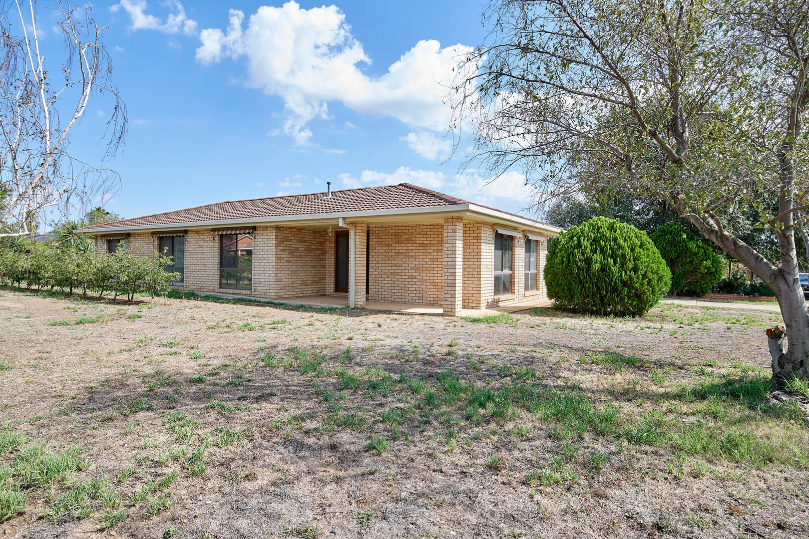 Additional image 2 of 8 Warrambool Crescent, Glenfield Park NSW 2650
