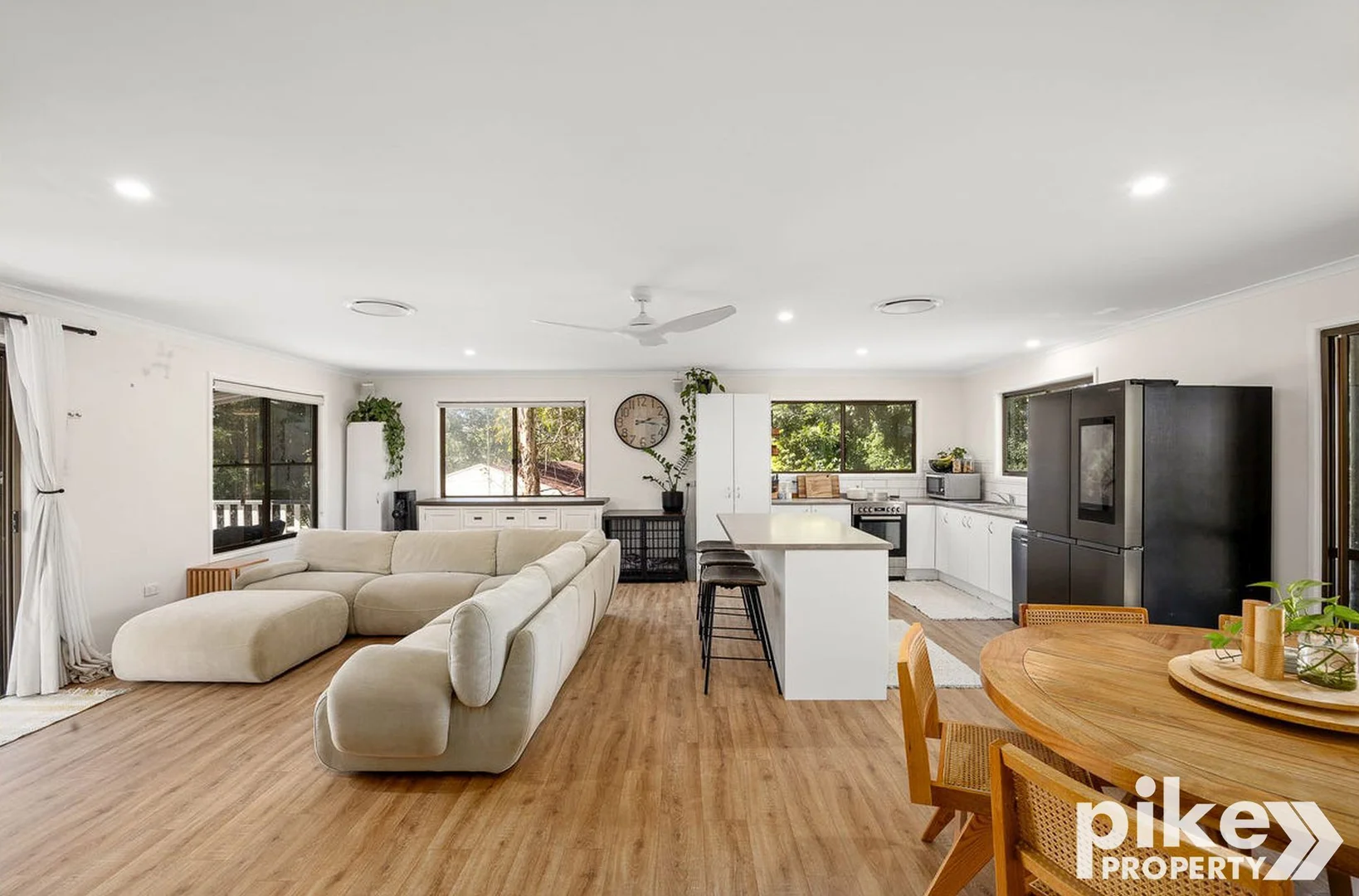 4 Leach Avenue, Landsborough QLD 4550 photo 3