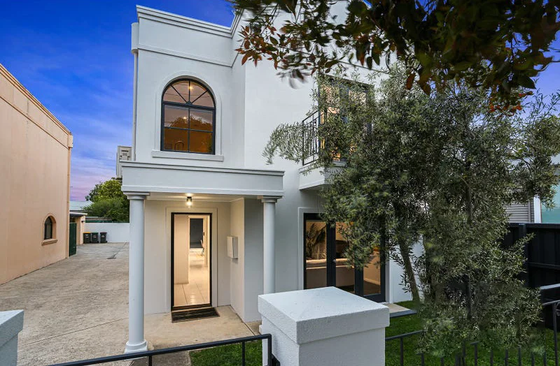 77 Noble Street, Newtown VIC 3220