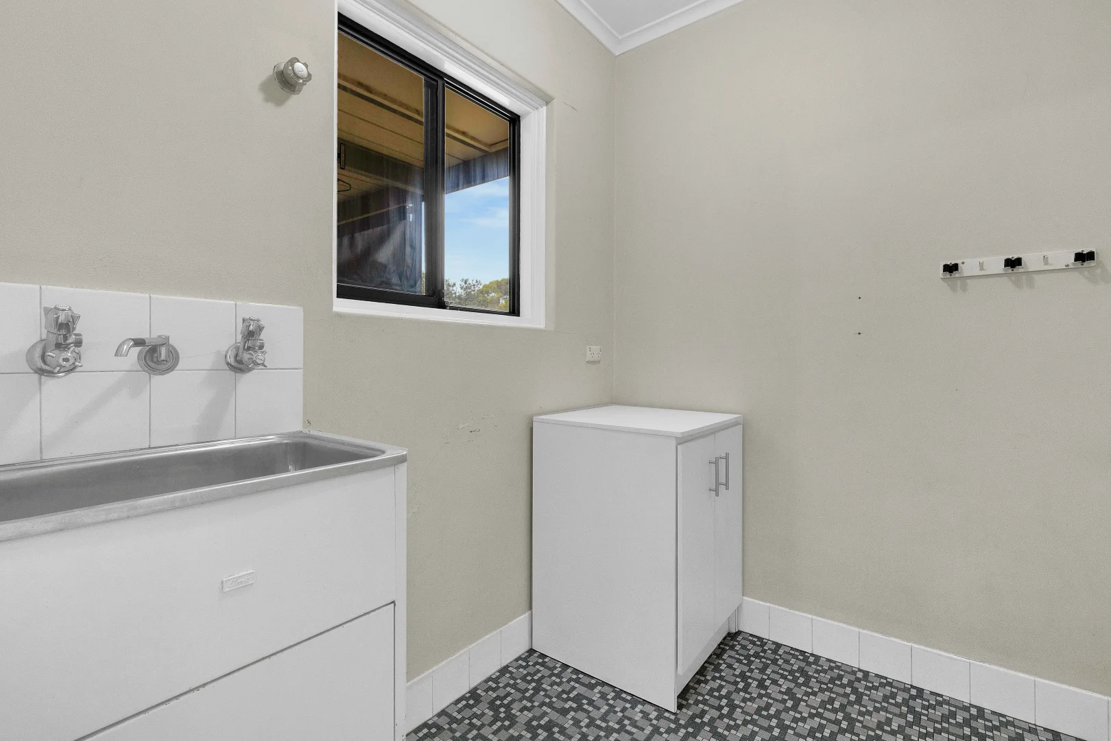 Additional image 13 of 91 Eyre Crescent, Valley View SA 5093