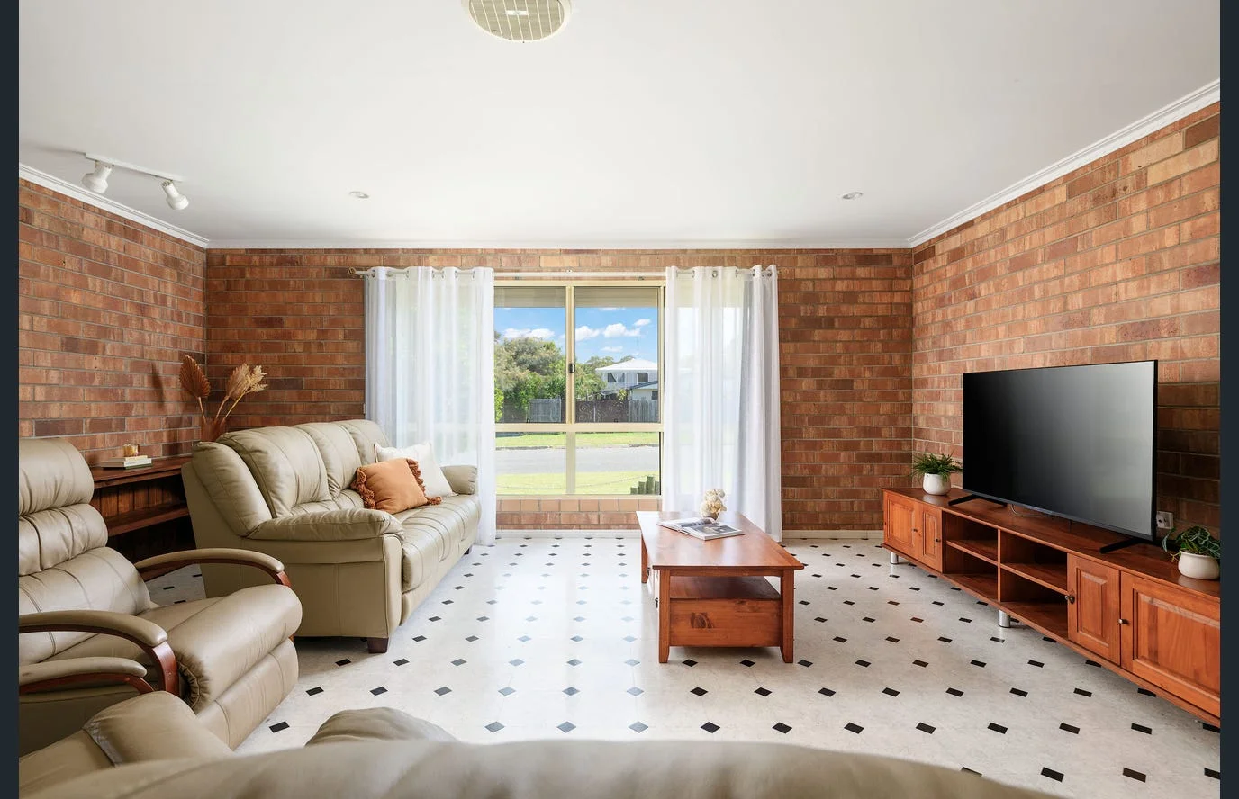 Additional image 2 of 189 Gympie Road, Tin Can Bay QLD 4580