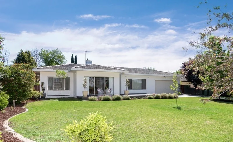22 Dalkeith Avenue, Lake Albert NSW 2650
