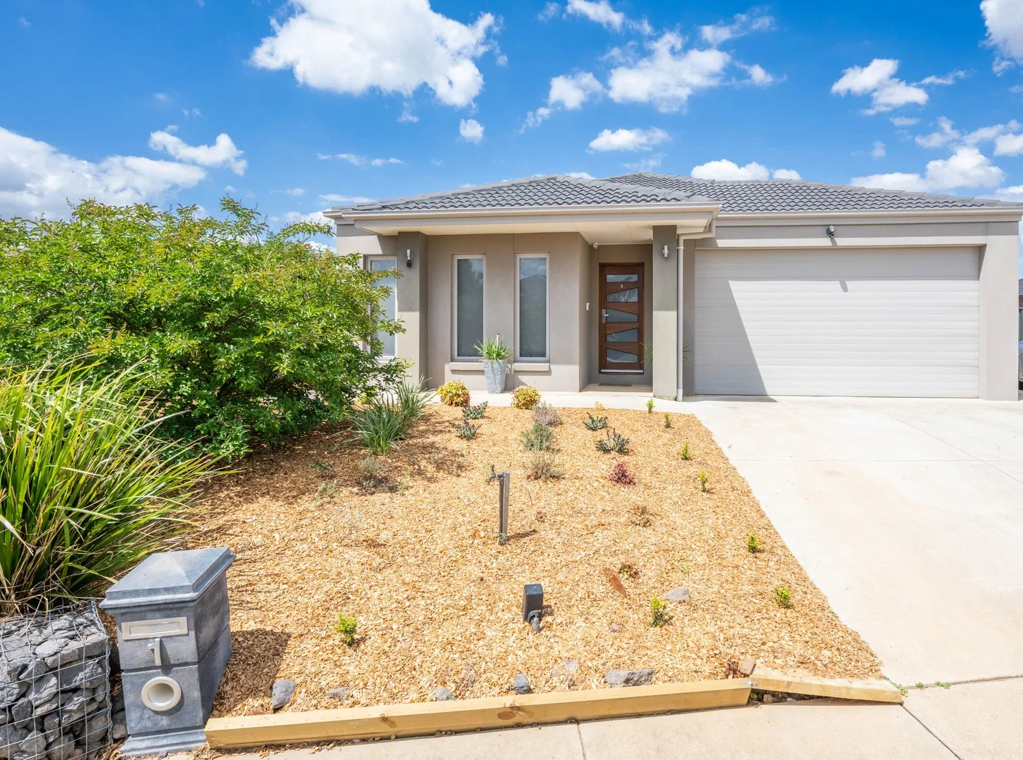 1 Silverleaf Road, Kialla VIC 3631