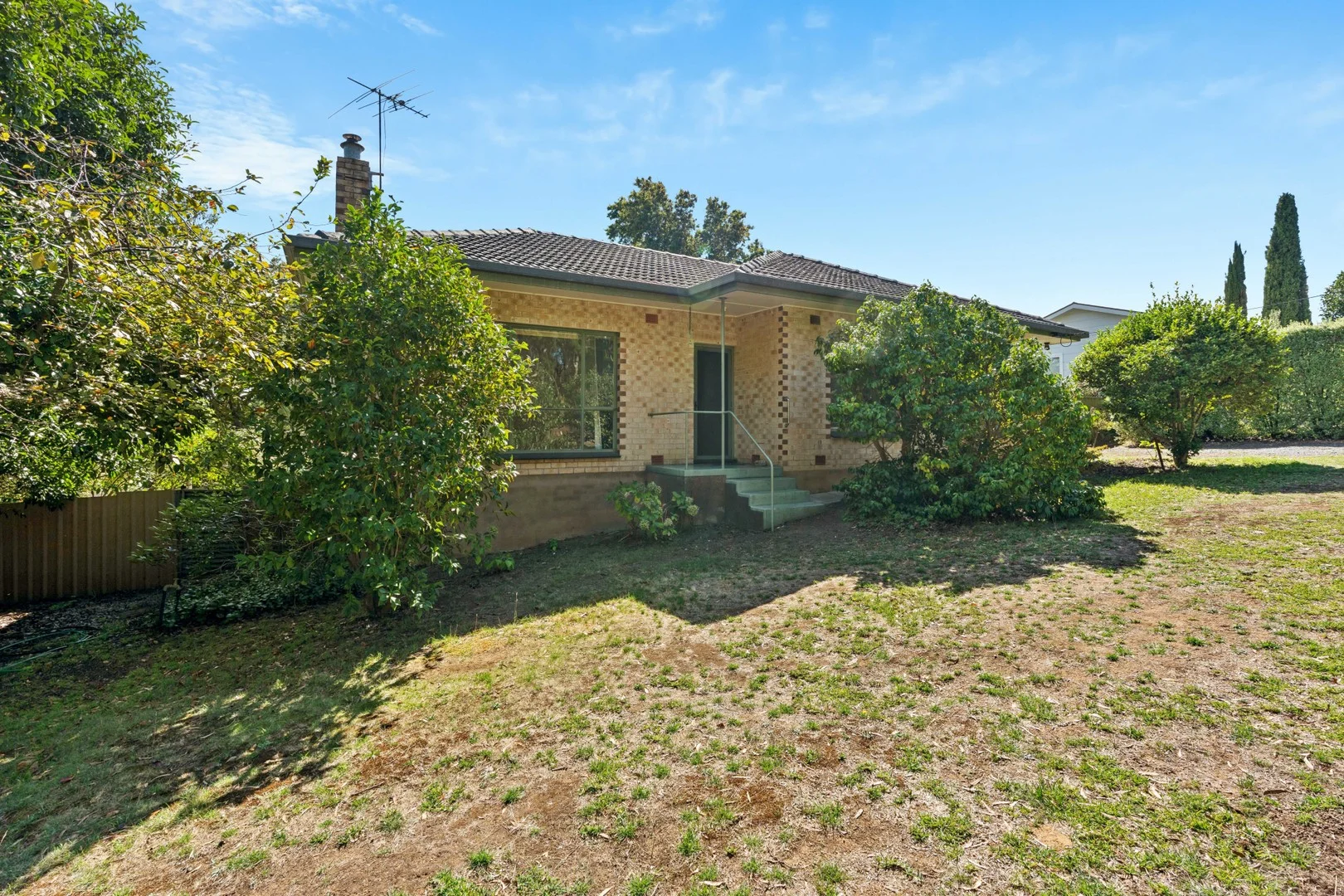 14 Emmett Rd, Crafers West SA 5152