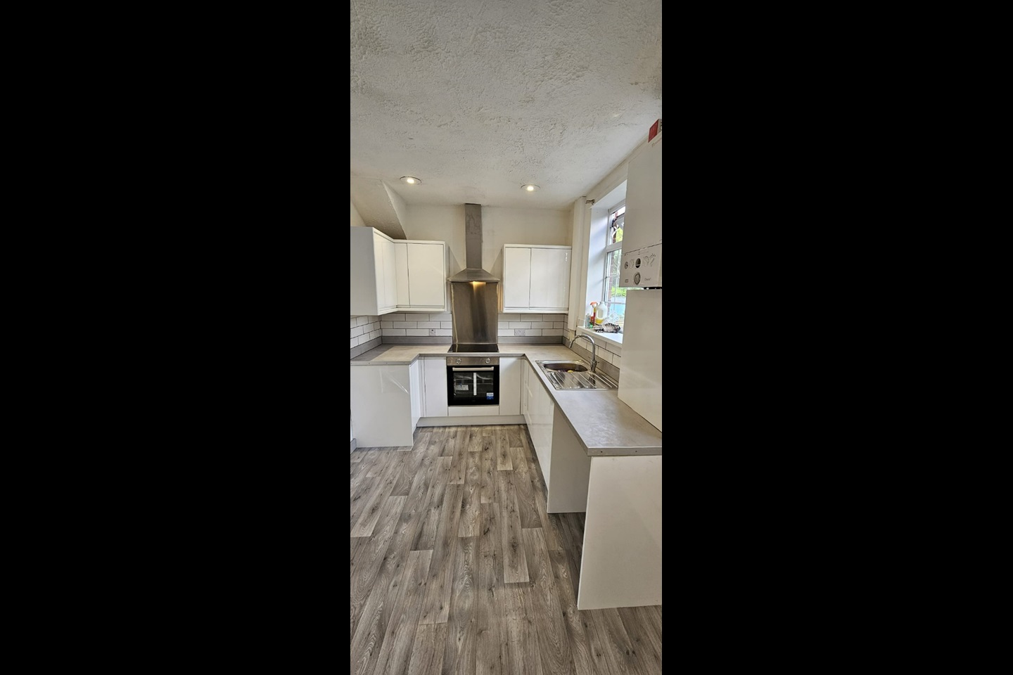 2 Bed Terraced House, Halifax Road, S6, N1 7GU