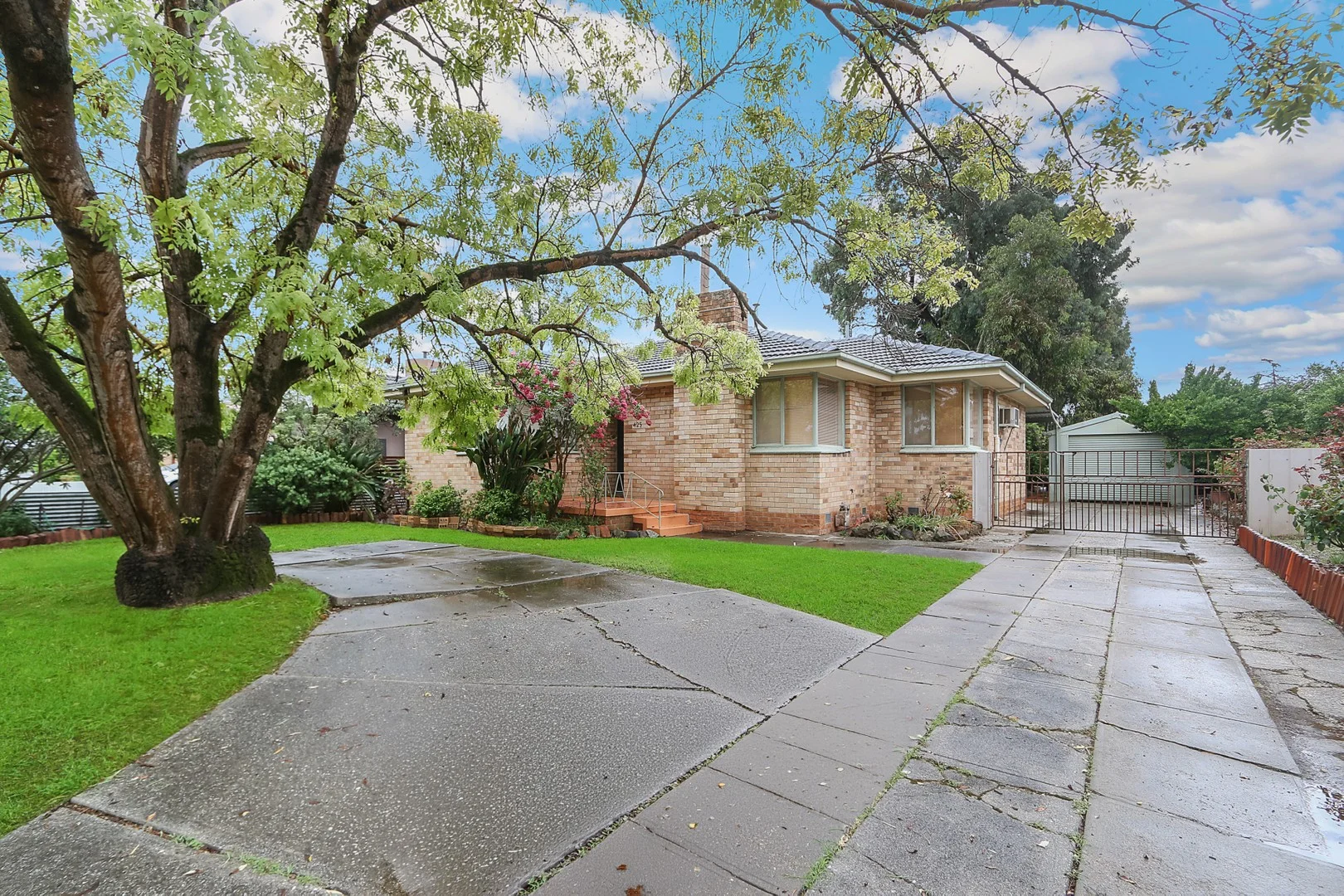 425 English Avenue, Lavington NSW 2641