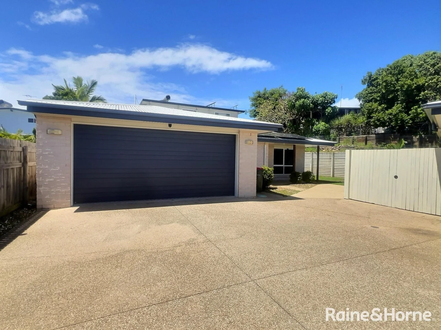2/41 Bauhinia Street, Boyne Island QLD 4680