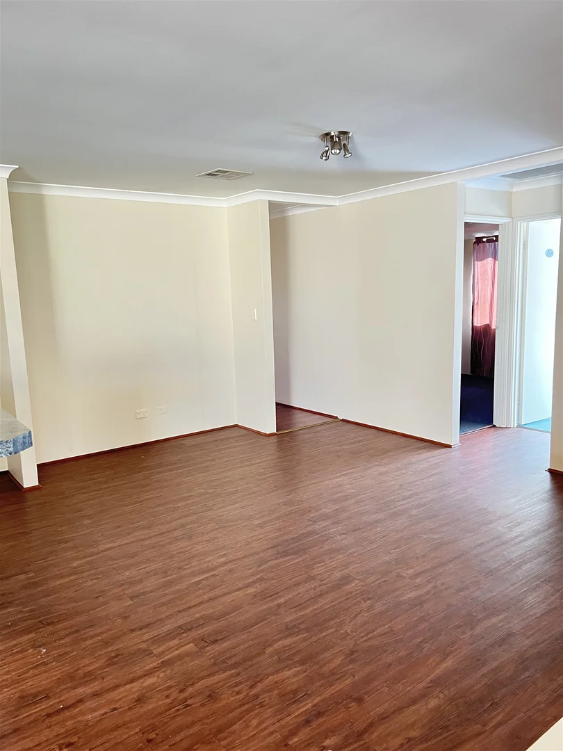 6 Dunlowe Loop, Warnbro WA 6169 photo 5