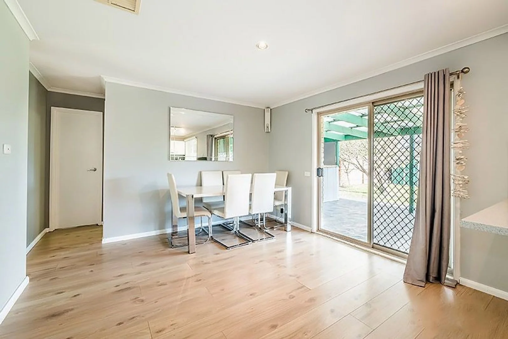 12 Godwin Crescent, Cranbourne North VIC 3977 photo 3