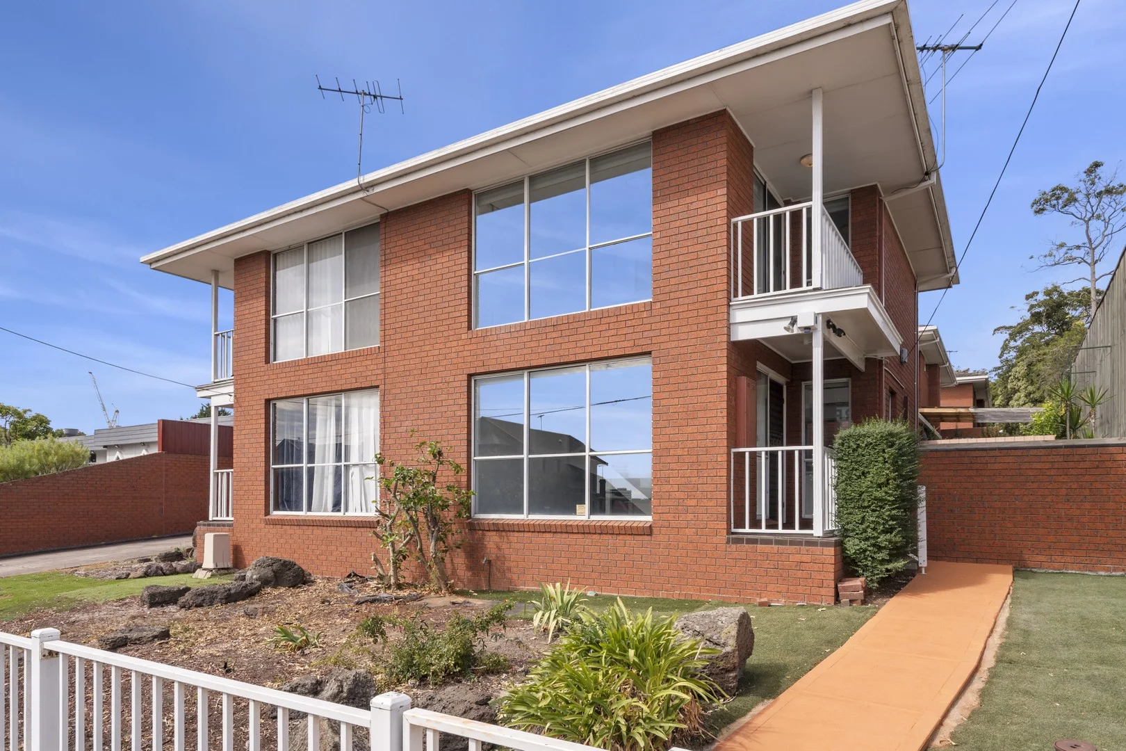 2/17 Aberdeen Street, Newtown VIC 3220