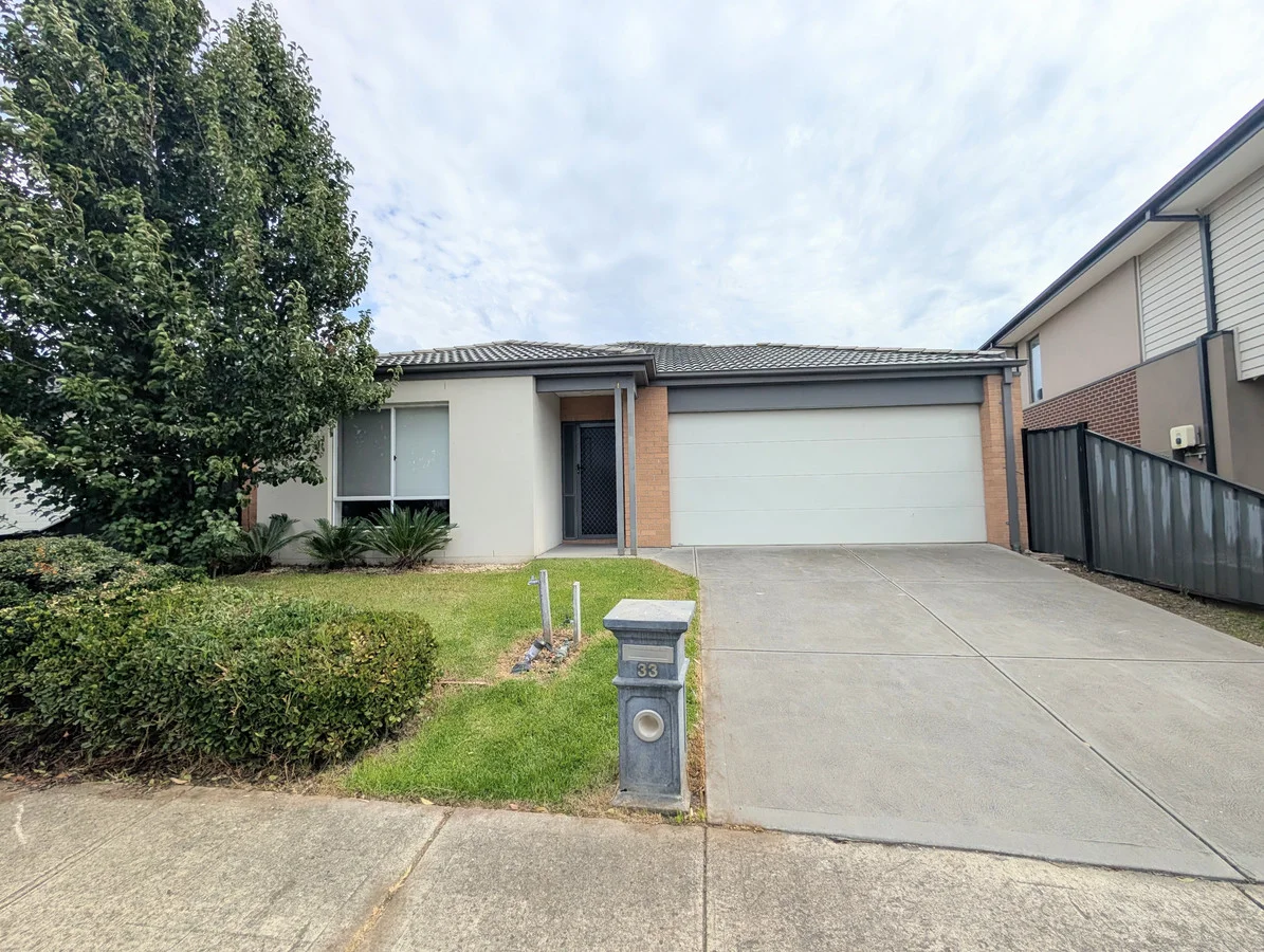 33 Peninsula Crescent, Craigieburn VIC 3064