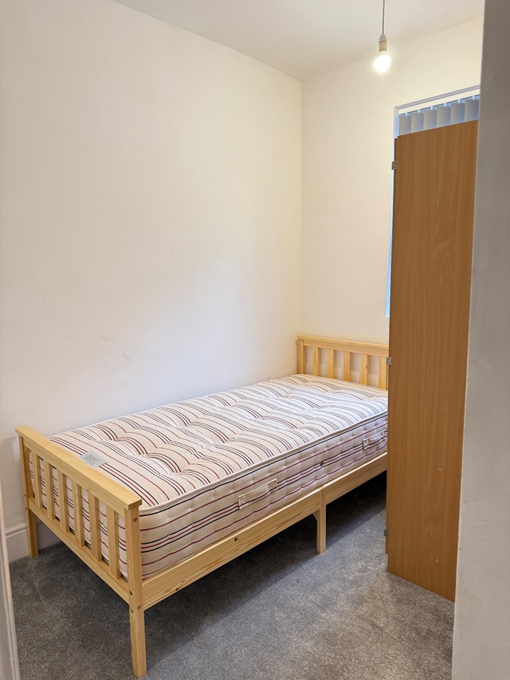 3 Bed Semi-Detached House, Ruth Square, S10, N1 7GU photo 4