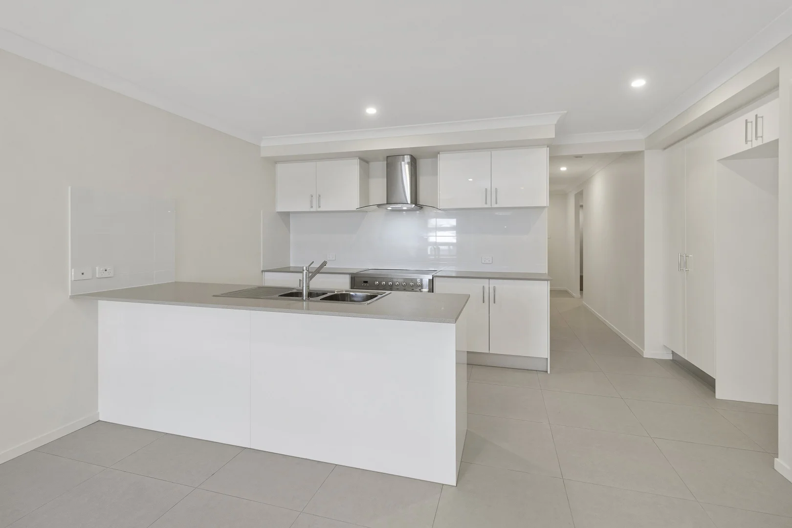 8 Aleena Parkway, Flagstone QLD 4280 photo 5